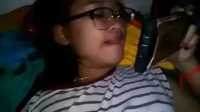 Gadis Cantik Pasrah Goyang Kasur Makin Dalam