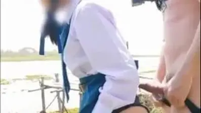 Gadis Cantik Pasrah Goyang Kasur Sungai