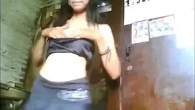 Gadis Mulus Cantik Pasrah Kasur Dildo