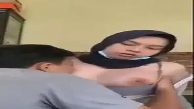 Ukhti Hijab Cantik Pasrah Goyang Kasur Mulus
